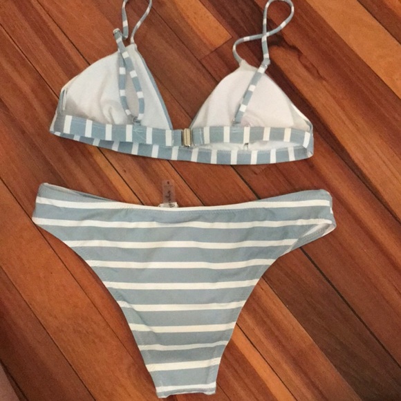 Blue and white striped cupshe bikini size medium - Picture 2 of 3